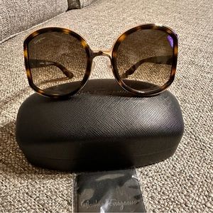 NWT Salvatore Ferragamo large frame Sunnies